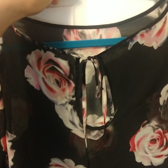 Black sheer top with roses - Picture 2 of 2